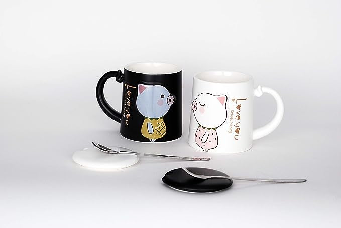Hinomaru Collection Sweet Love Pig Juego de tazas para parejas con cucharas agitadoras (blanco y negro)